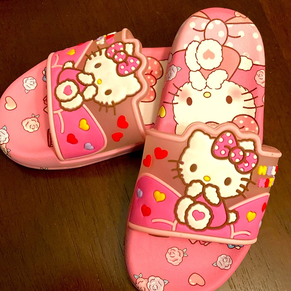NWT girl Hello Kitty slip on slippers